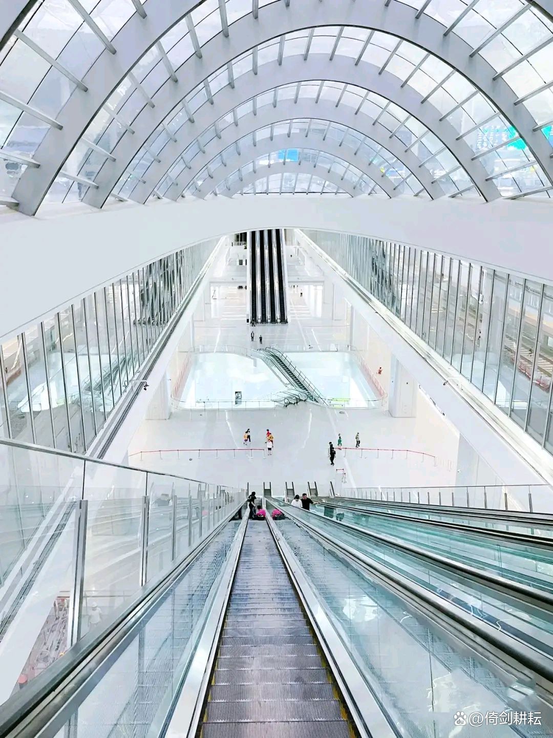 我国最酷10座高铁站，颜值“爆表”争奇斗艳，个个都是网红打卡地