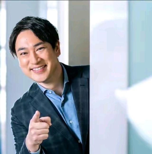 人生赢家！义墩墩校花妻子太美了！育有一儿一女，回国后已被重用