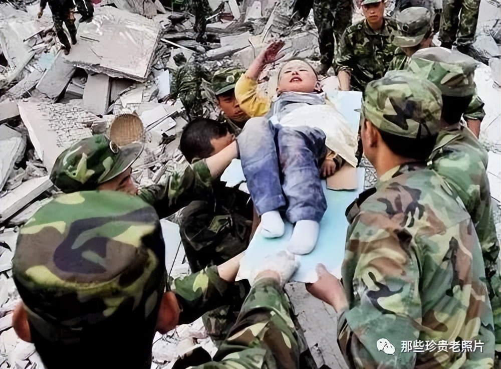 汶川有哪些瞬间让人泪流满面,回首汶川我们依然泪流满面