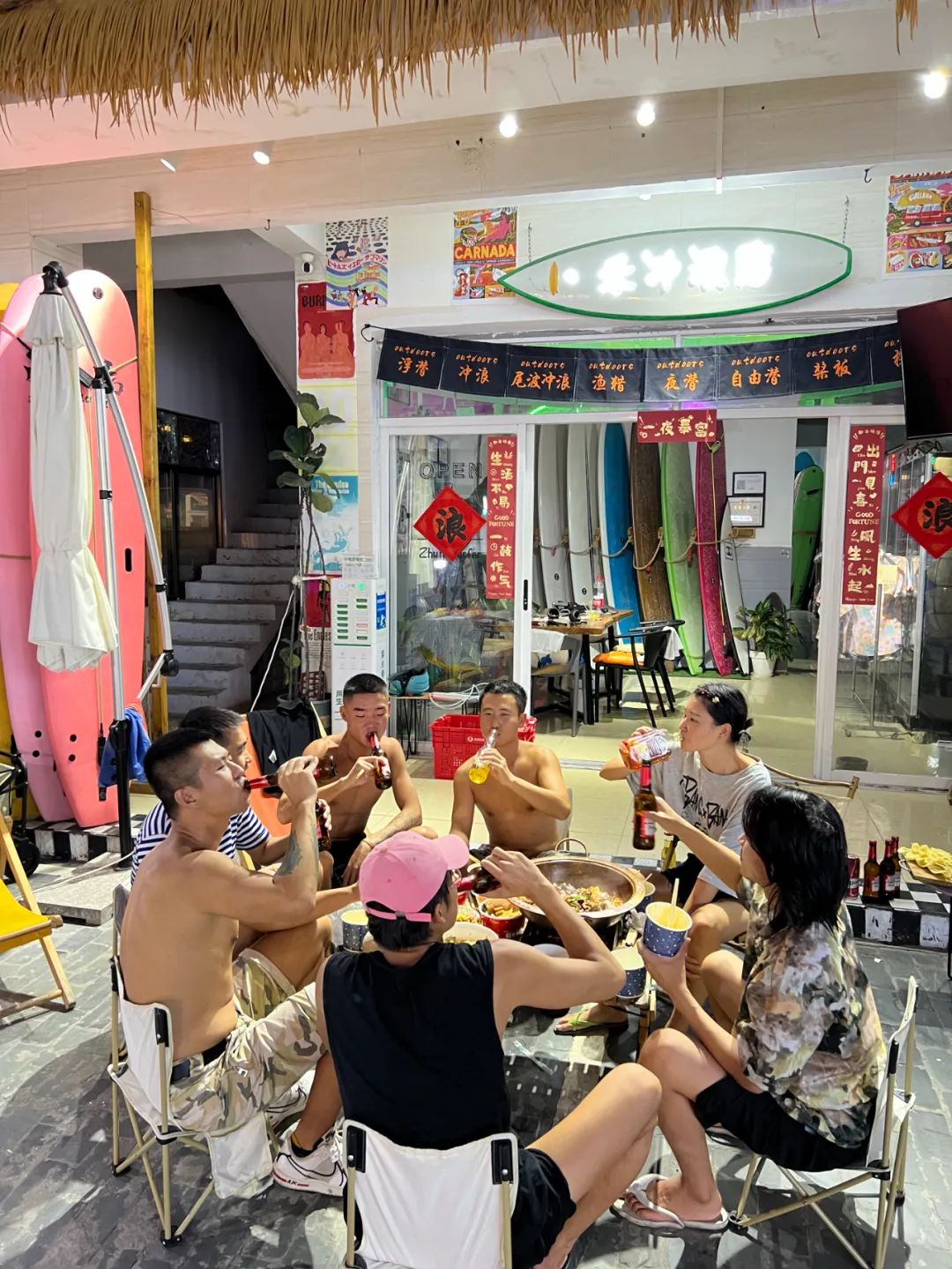 三亚滑水冲浪网红,三亚大批网红占据海滩