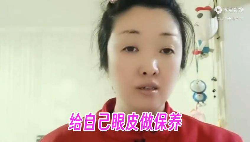 只用两个美容指，简单安抚按摩轻弹，就能让眼部至少年轻2岁