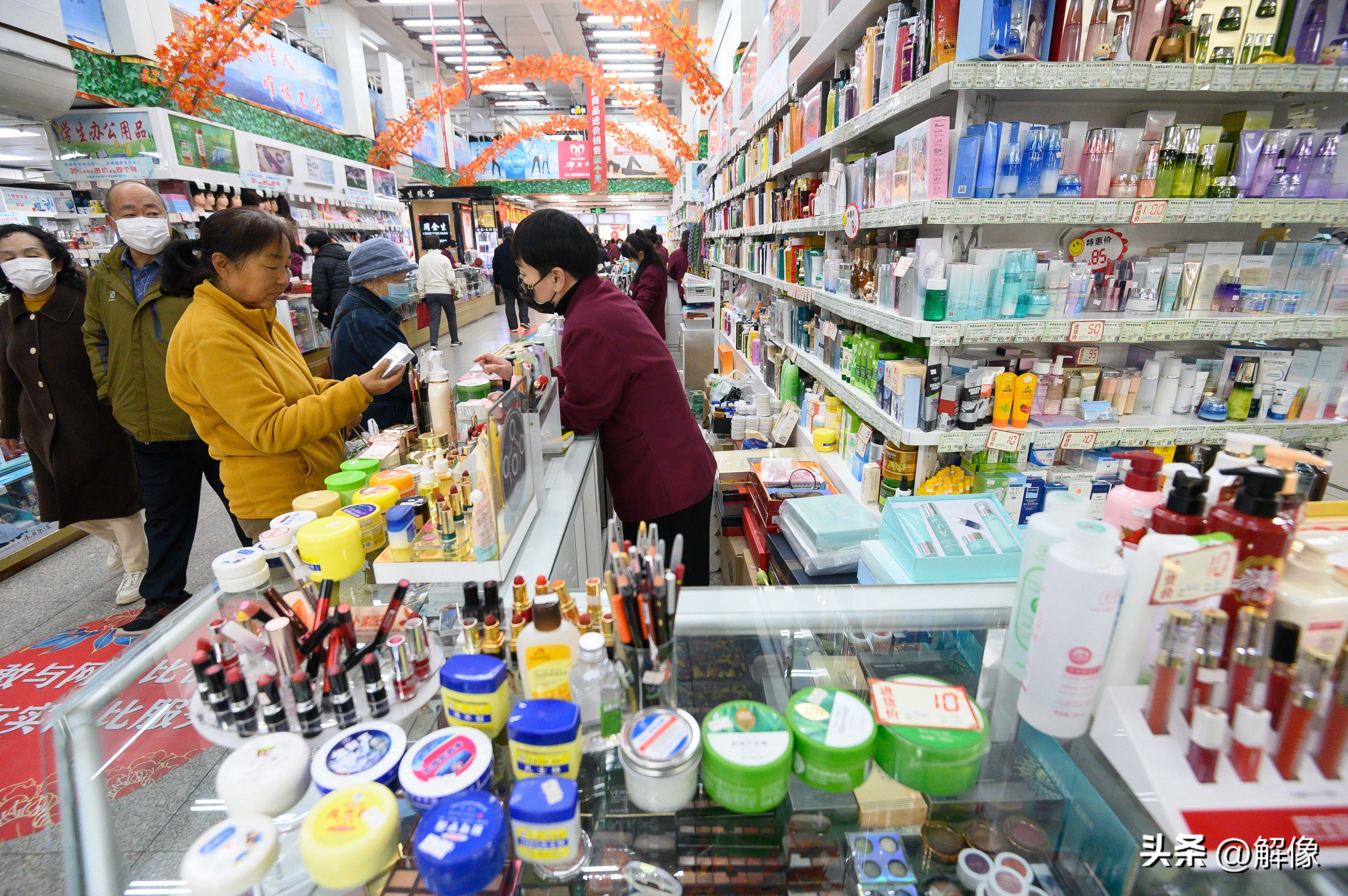 探访太原坚守67年的老百货大楼：小商品一应俱全，纽扣用纸包装