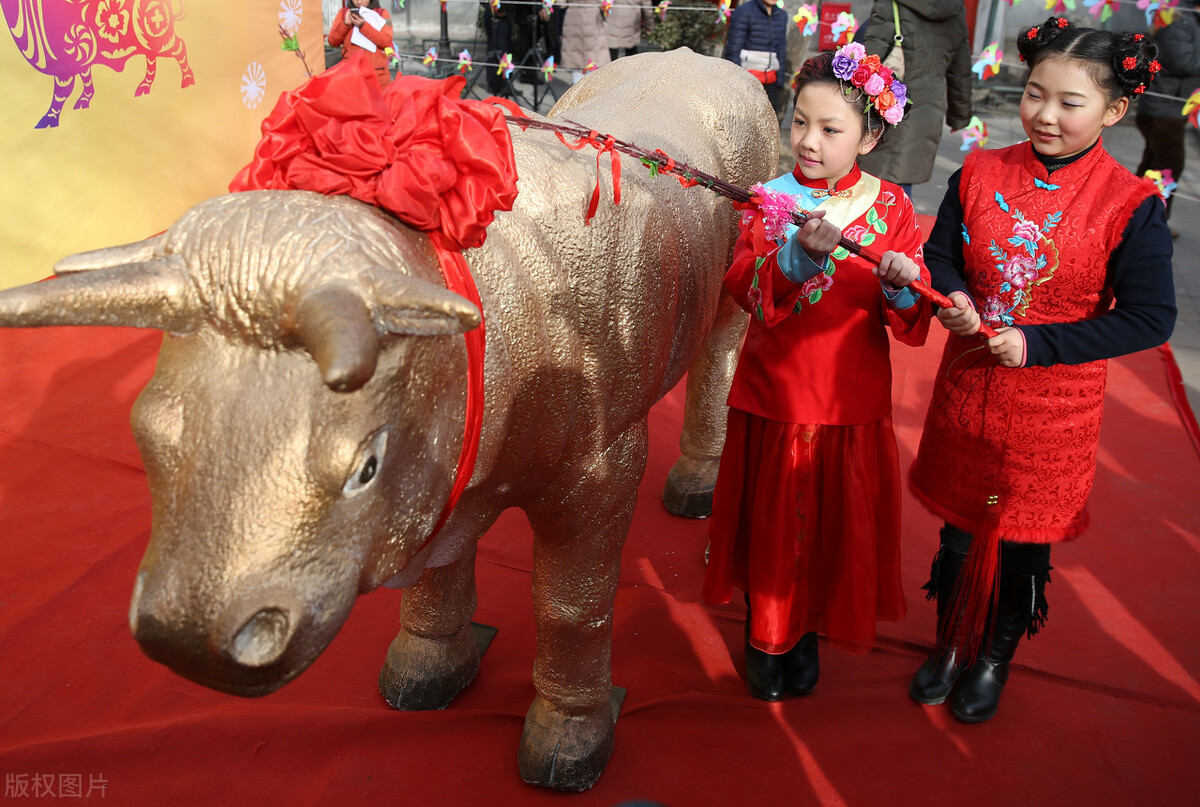 10首春节诗词领略传统中国年,关于新年弘扬传统文化的经典诗词