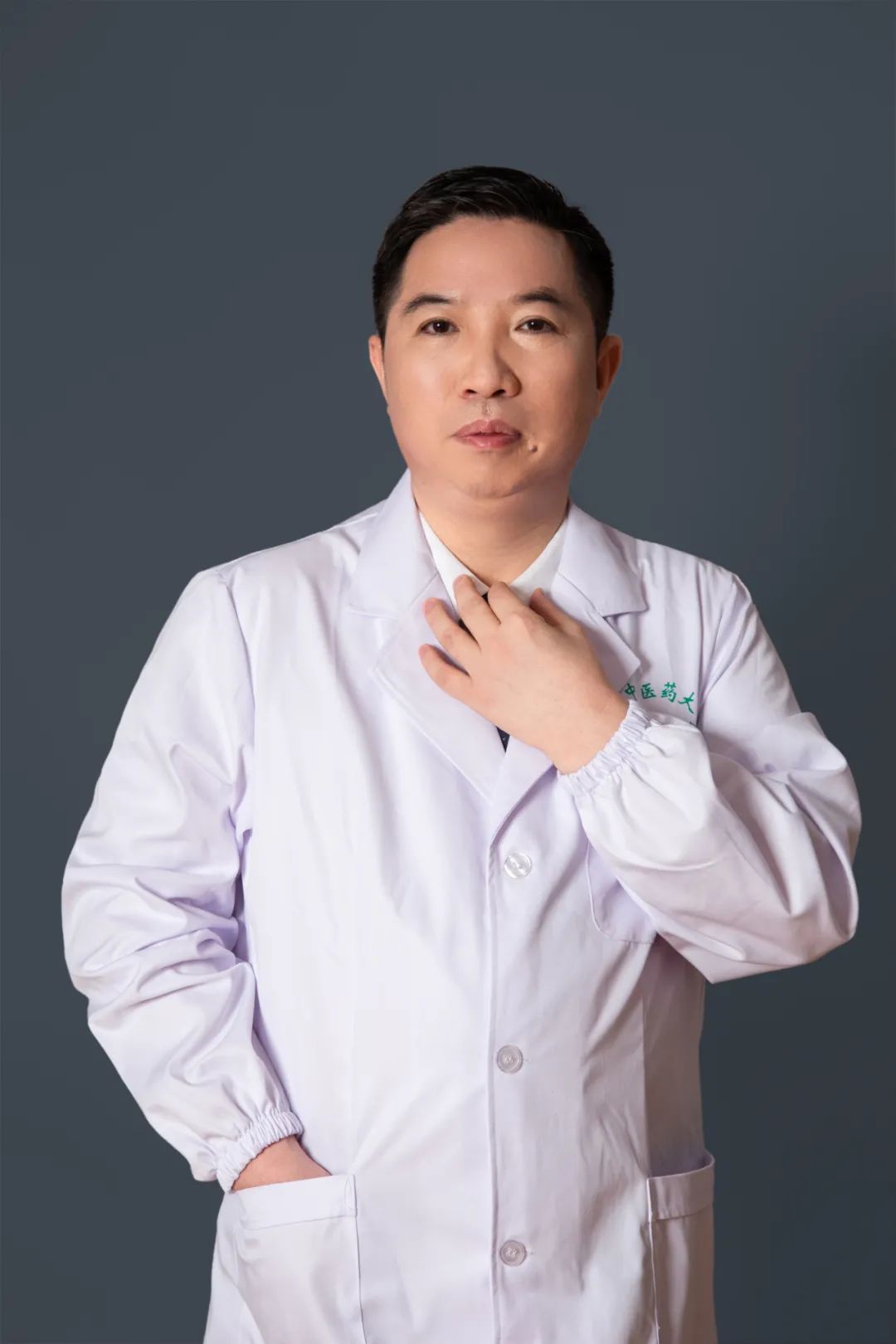 眼睛长麦粒肿怎么快速治疗,麦粒肿为什么会引起眼内长痘