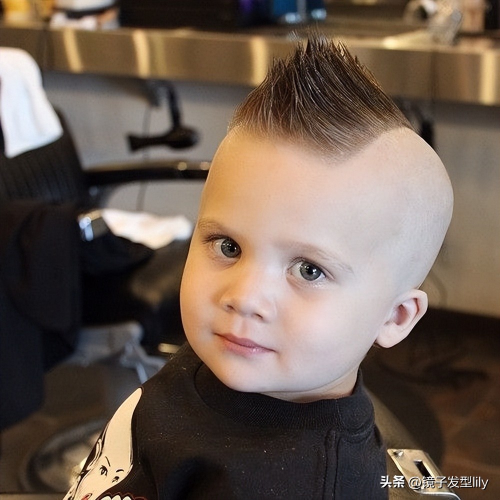 最酷的小男孩发型实图长发,简单好看的小男孩发型设计图