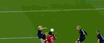 夜晚中绽放的烟花,足球烟花