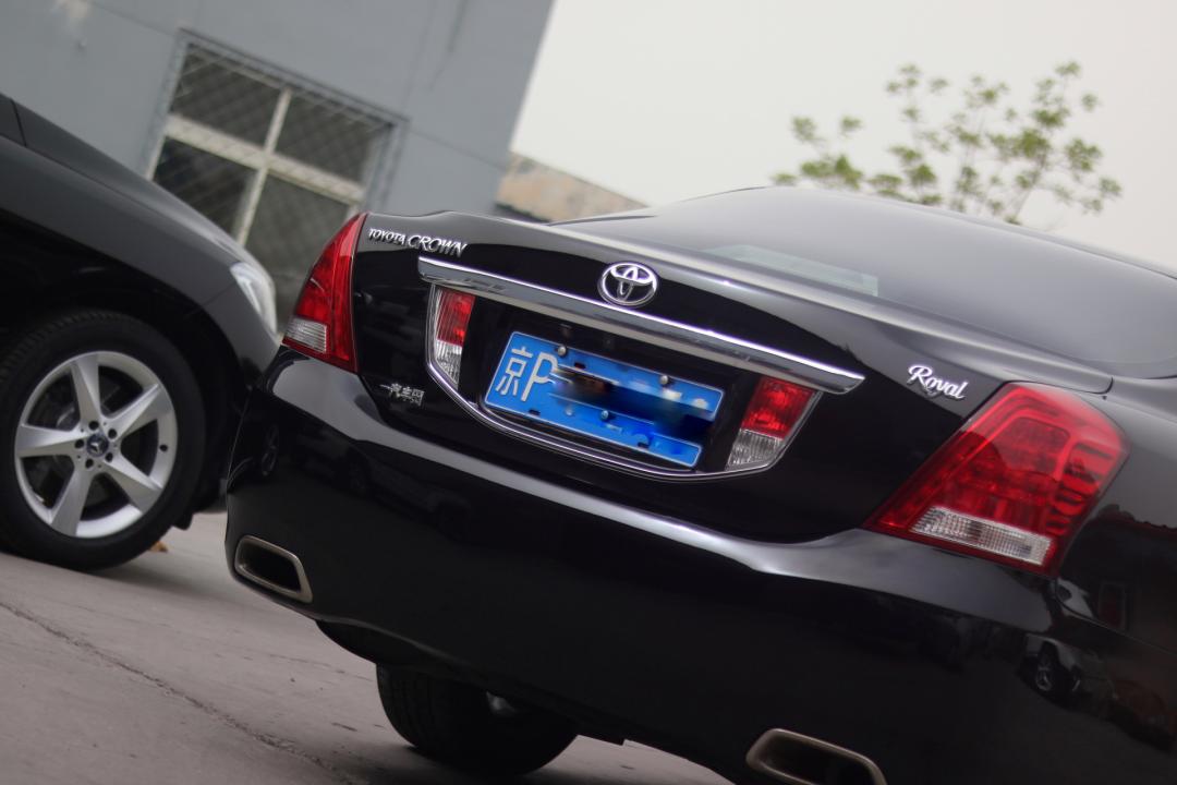 皇冠3.0经典老车翻新复活视频,丰田皇冠13代翻新