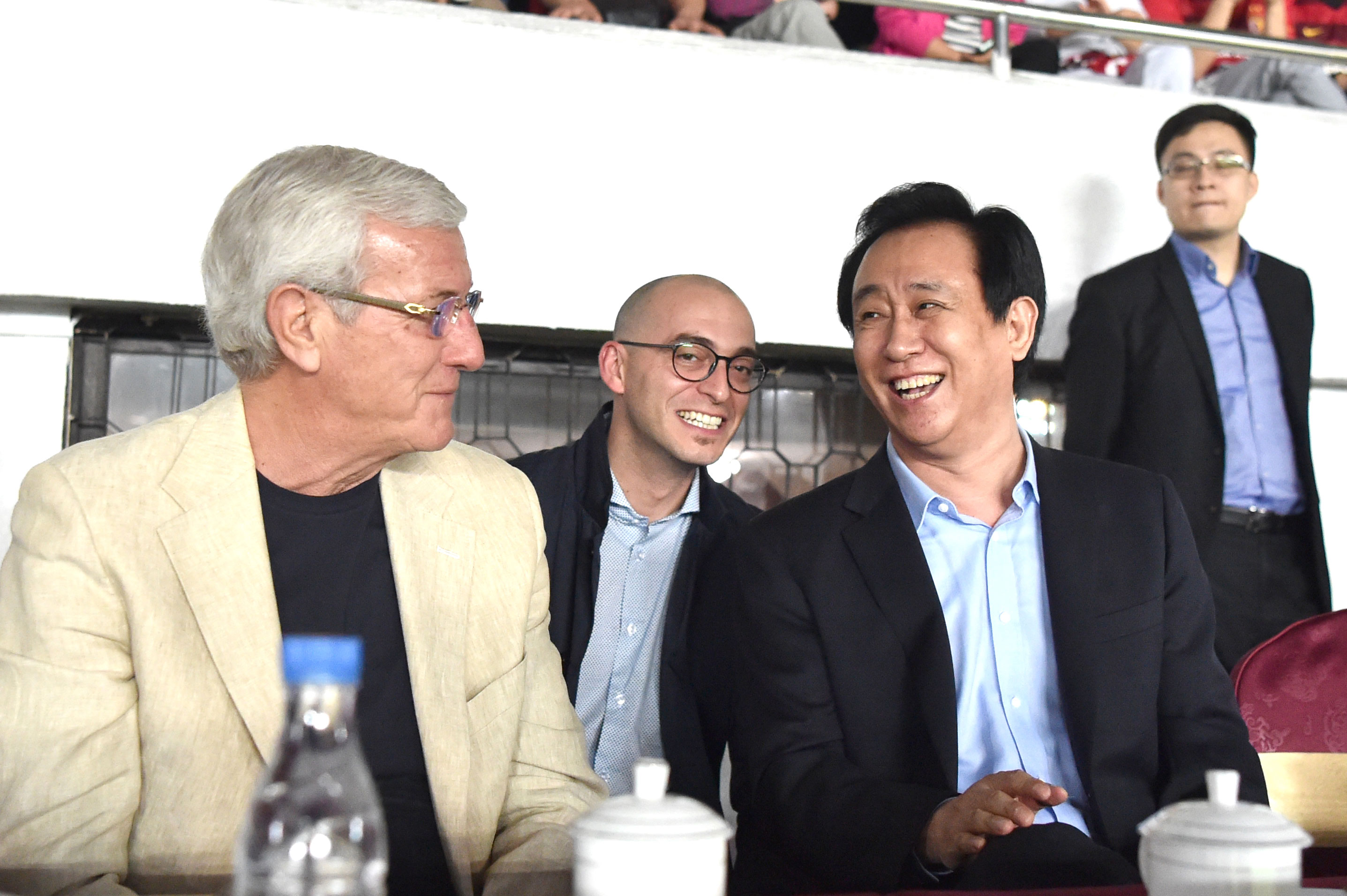 许家印又亏8000亿丝毫不慌,负债两万亿的许家印还能翻身吗