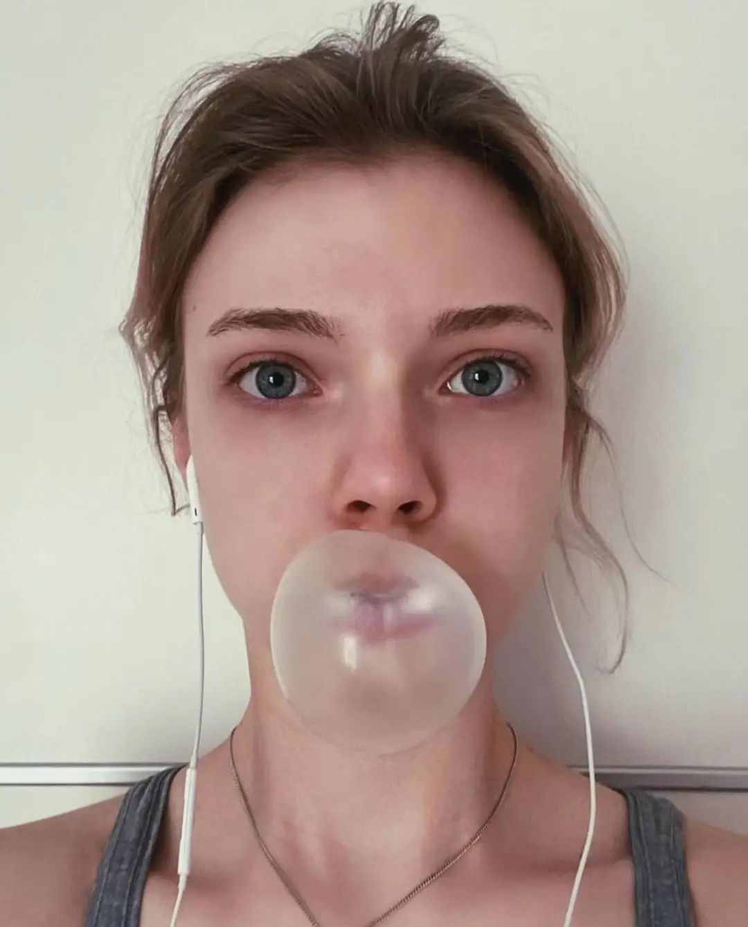 21岁德国模特凭“精灵美貌”爆红！却离奇失踪…背后牵出黑暗内幕