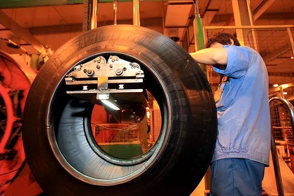 欧盟对中国进口汽车启动双反调查,欧盟对卡客车轮胎启动反补贴调查