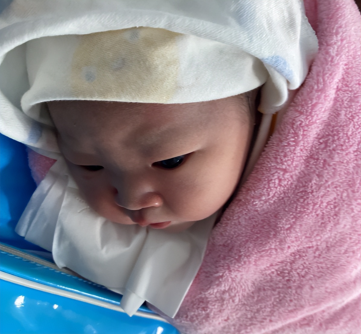 刚出生的婴儿怎么才有安全感,宝宝刚刚出生妈妈什么感觉