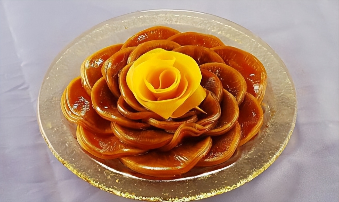 闺蜜请客只准备了一个菜，女子一脸嫌弃，菜上桌发现小丑竟是自己