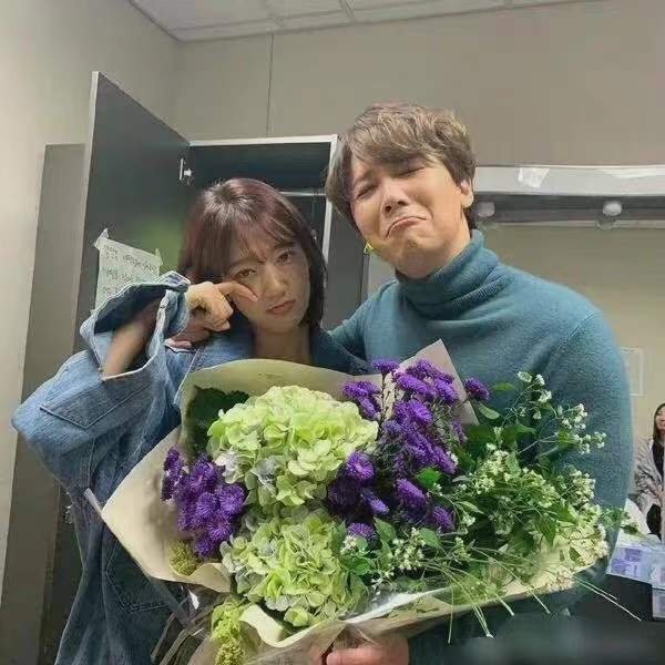 李敏镐朴信惠领奖全过程,朴信惠李敏镐继承者们经典片段