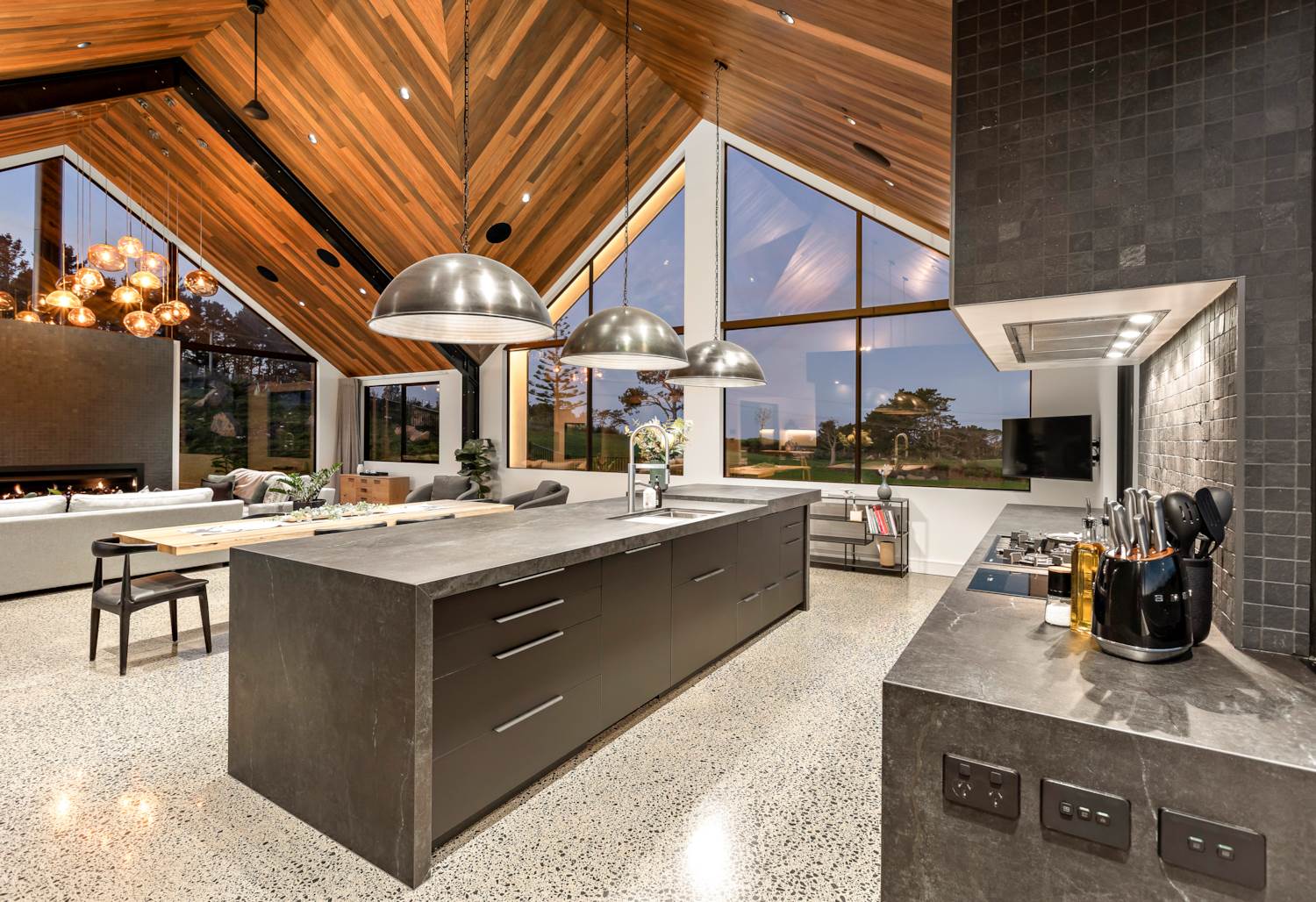 20万纽币能在新西兰买房子吗,新西兰买地盖房靠谱吗