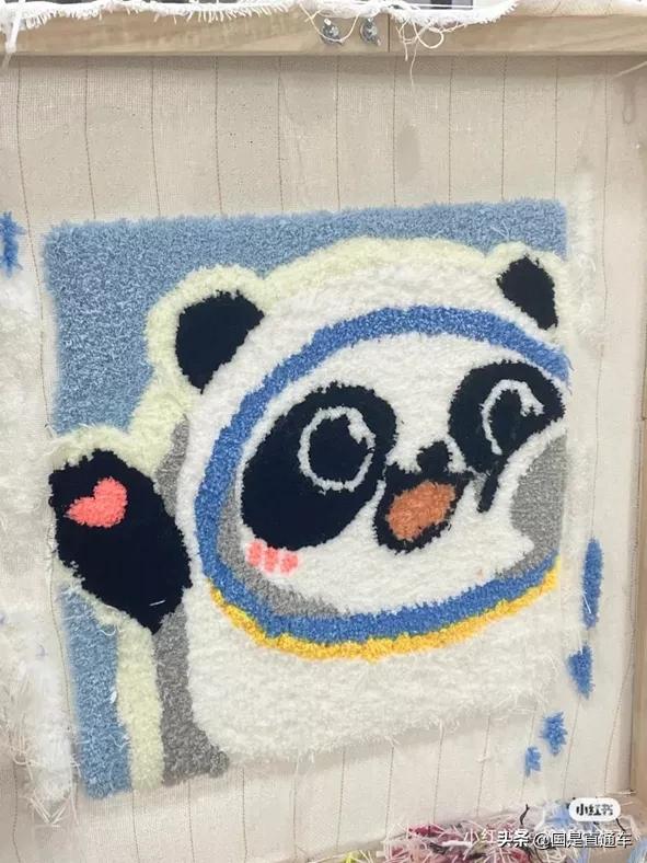 冰墩墩开启一户一墩,冰墩墩在全球爆火