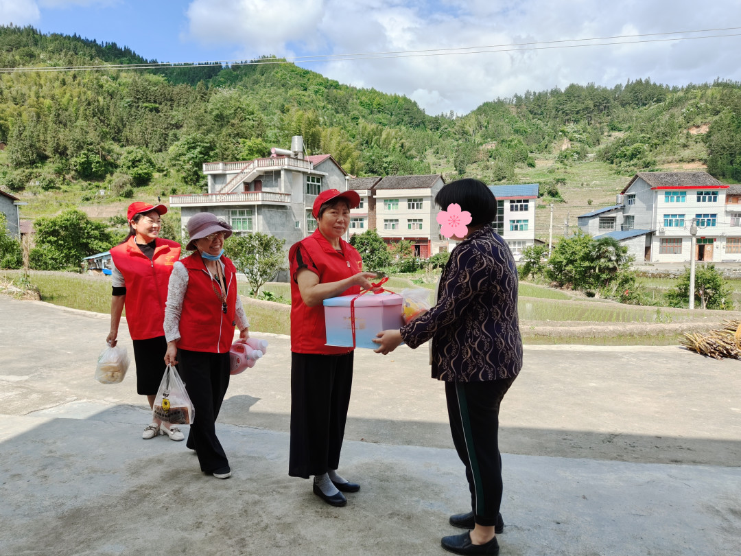 第八守护团|溆浦志愿者协会龙潭分会为逆风宝贝过生日