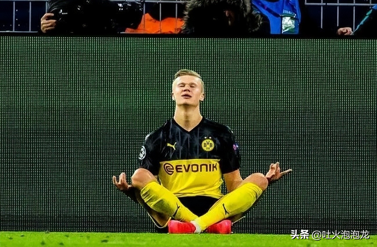 足球进球庆祝动作集锦,那些精彩进球瞬间足球