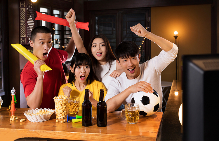 熬夜观战世界杯，突发事件少不了，您还在熬夜看比赛吗？