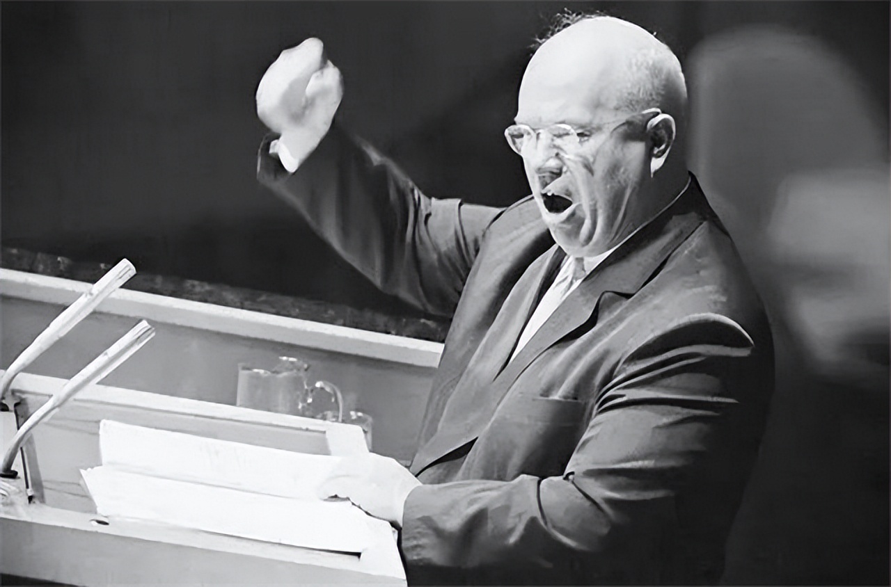 苏联74年，有个问题困扰每一代领导人，却被基辛格看透