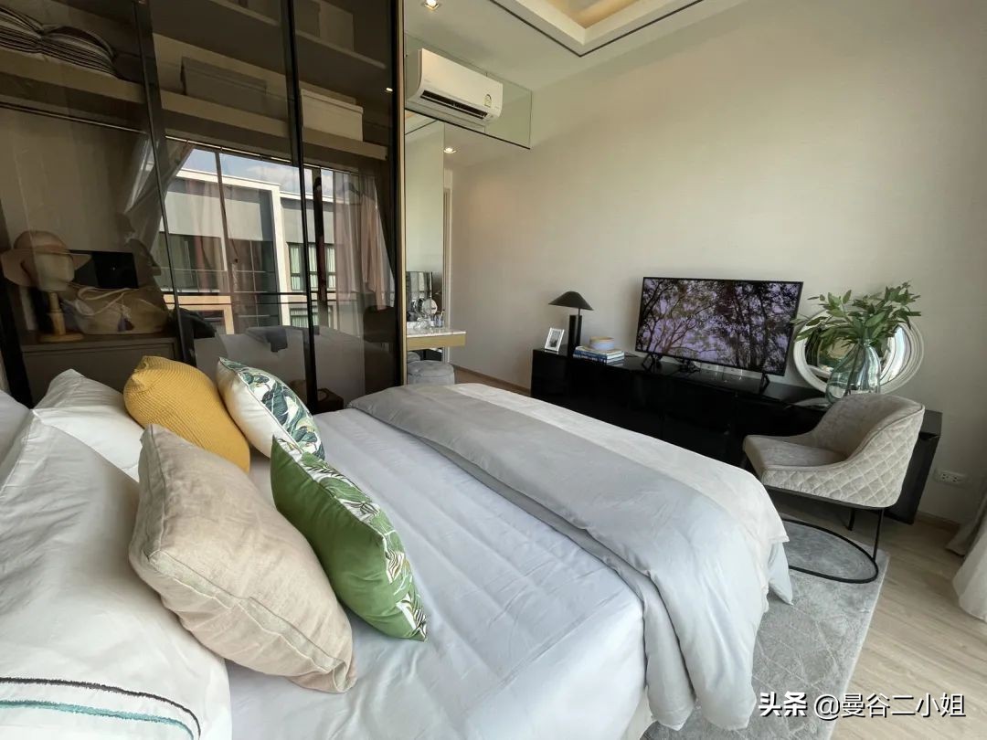 只要100多万的泰国三层别墅，6米挑高玻璃窗，比千万豪宅还大气