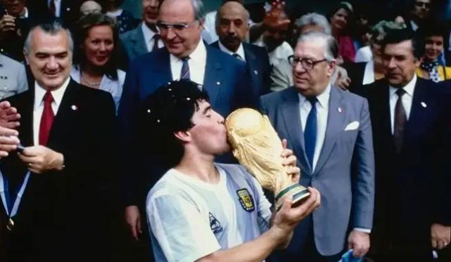 梅西历史地位仅次于贝利马拉多纳,足坛百大巨星之梅西