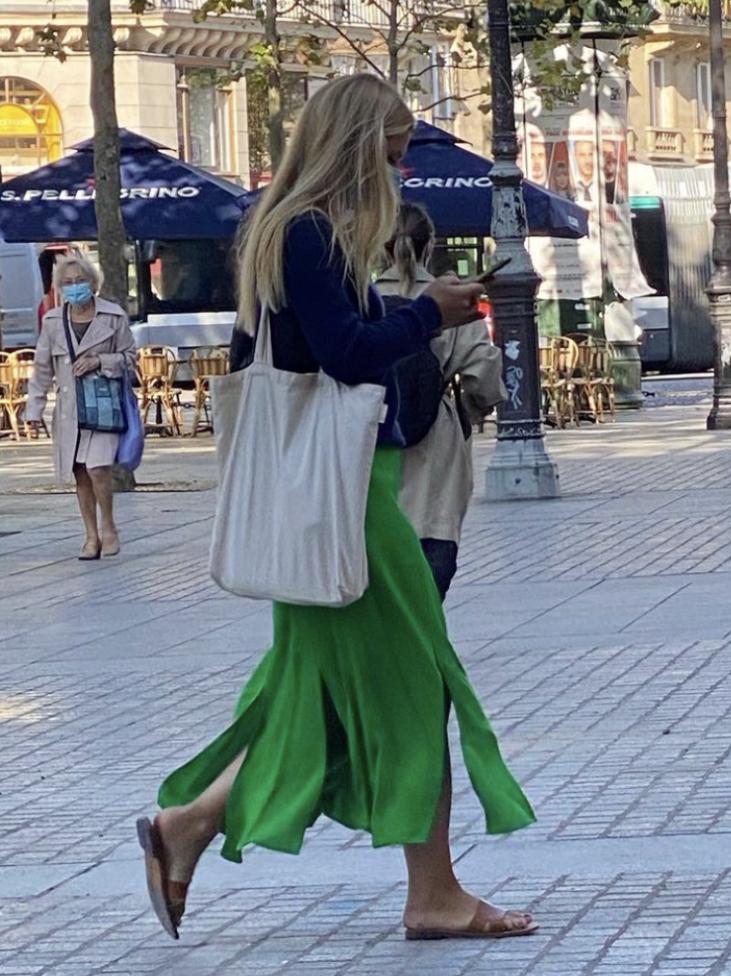 包包推荐小众高级感斜挎春款,巴黎春夏街拍