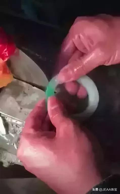 祖传手镯摔坏了怎么索赔,30万手镯摔断怎么处理的