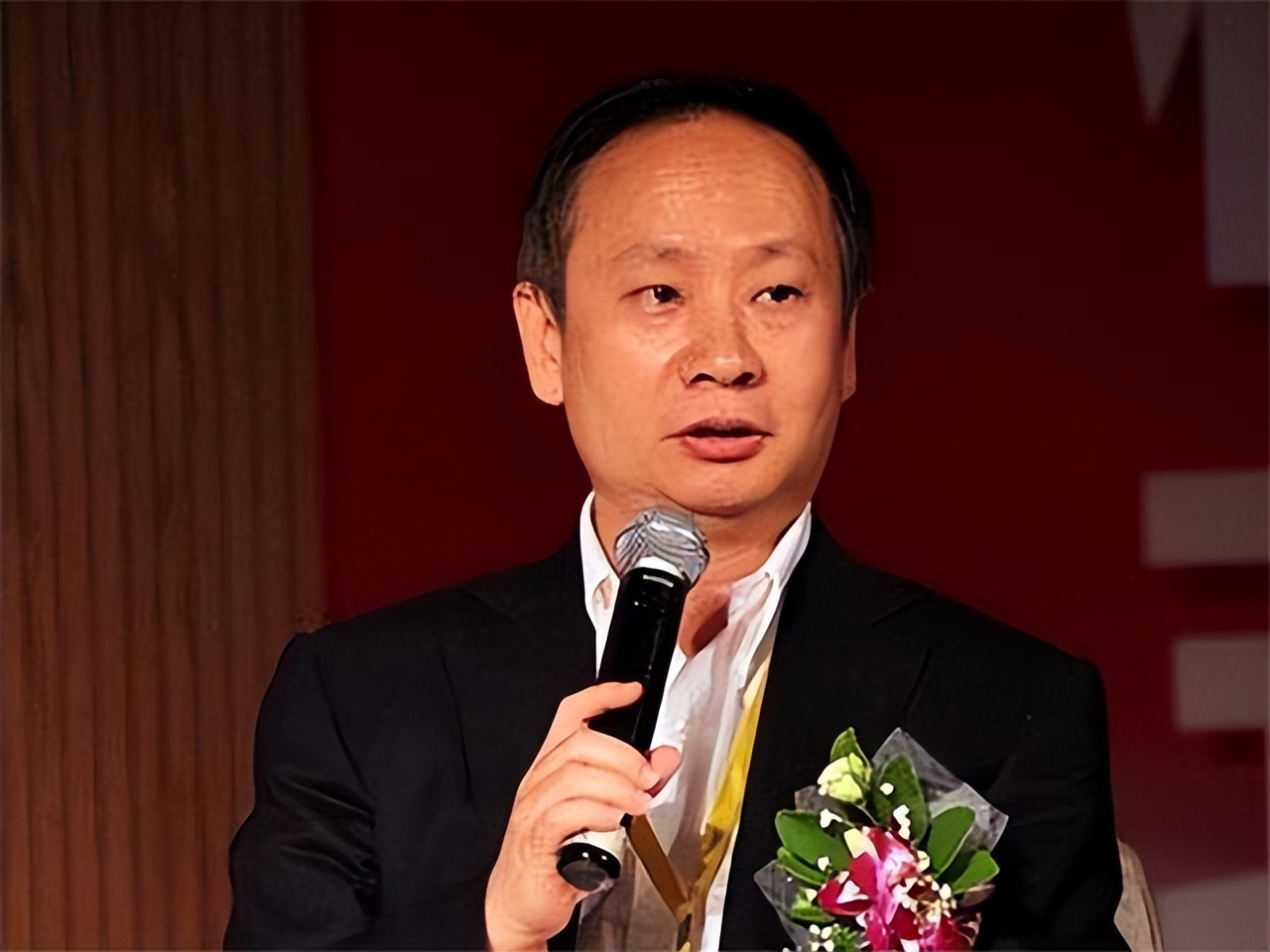 他17岁上清华，29岁辞职创业，疫情期间日赚1亿，如今身家1291亿