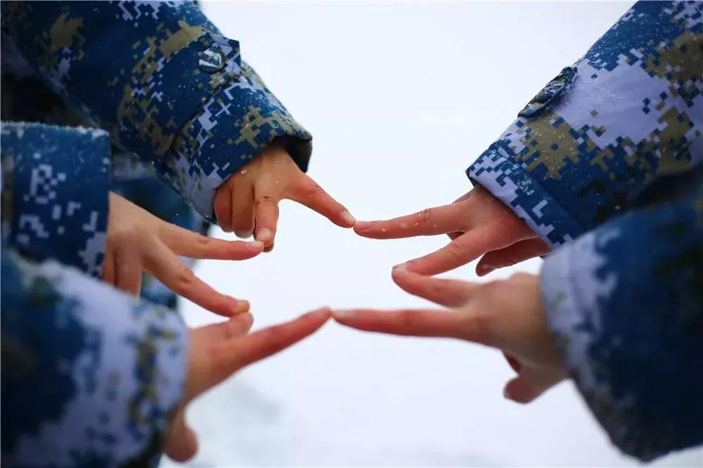 部队里打雪仗,部队打雪仗站岗