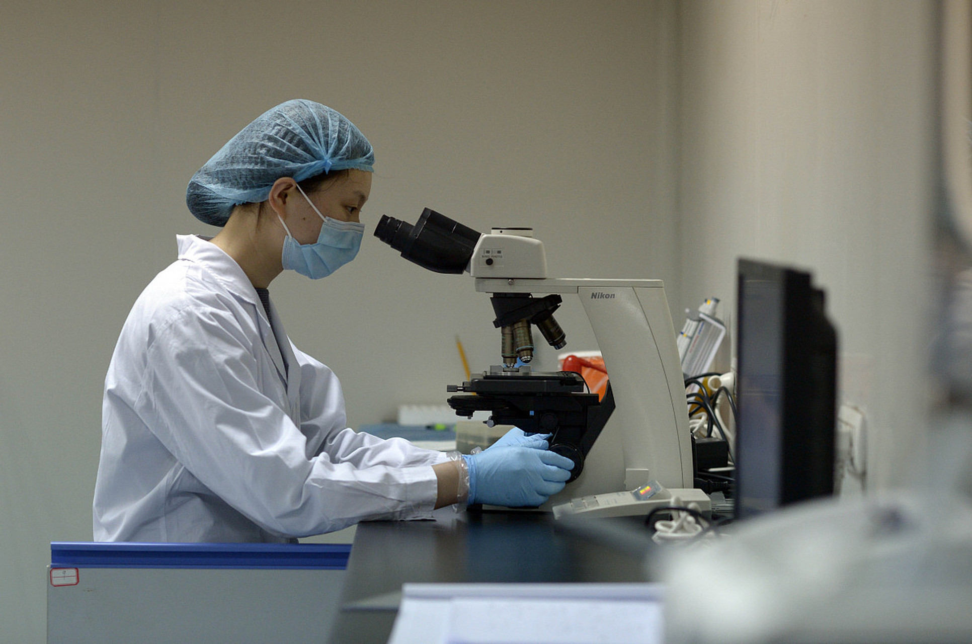 捐精时护士会提供额外帮助吗？男性真实分享：取精室不是想的那样