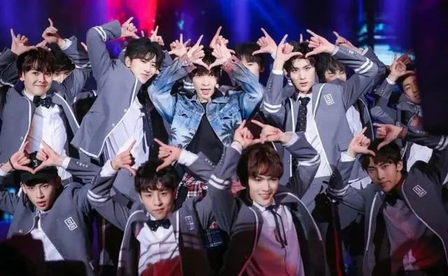 2018年肖战是不是世界首帅,肖战连续4年蝉联世首帅照片变化