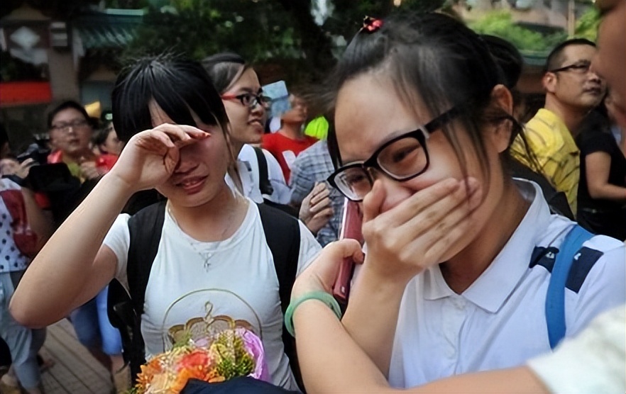 03年轰动中央的大案，19岁少年偷走高考试卷，万千考生因此落榜