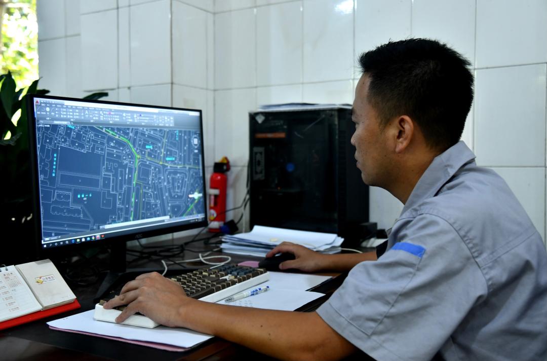 探漏者李锐：用耳朵为管网“把脉”的“城市医生”