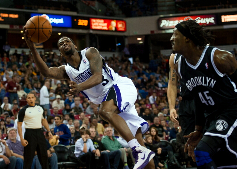 火箭姚明雄鹿易建联,火箭姚明对阵雄鹿易建联