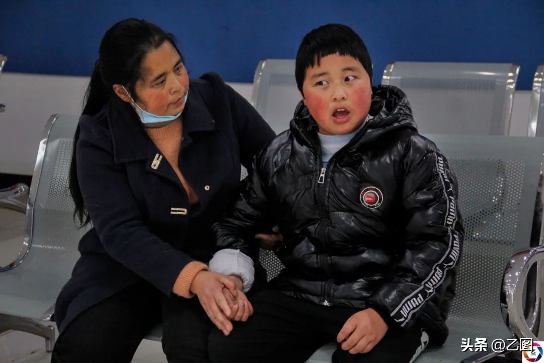 女子怀孕7个月肚子没变化,女子怀孕八个月胎儿小