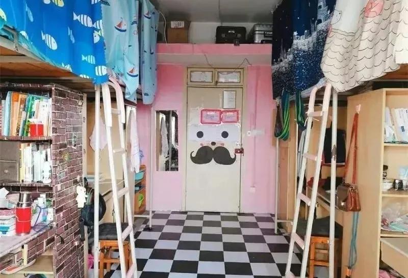 湖北大学有独立卫浴吗,公共淋浴间湖北大学