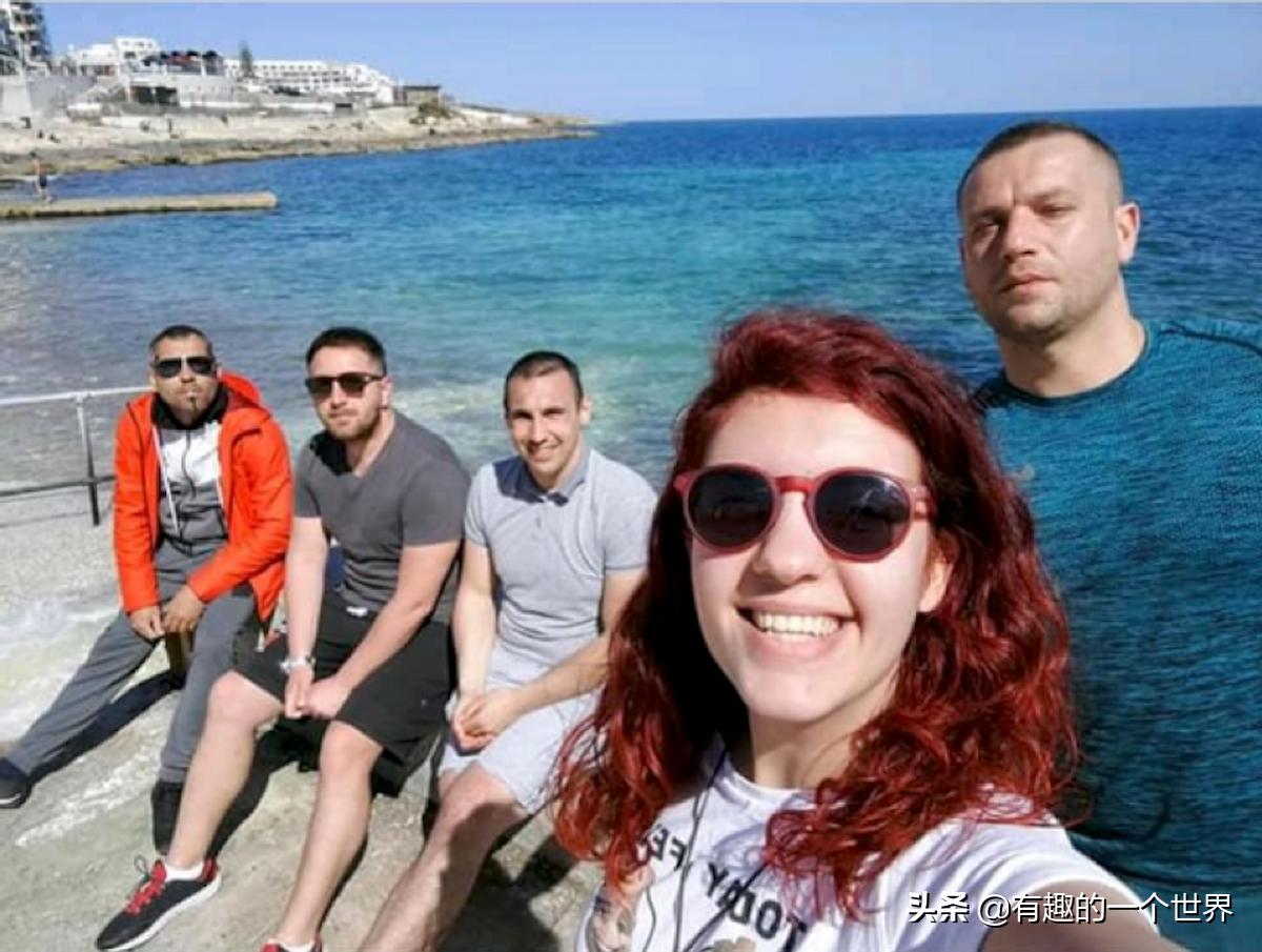 偶然记录的33个瞬间，初看很困惑，看懂后又觉得很妙