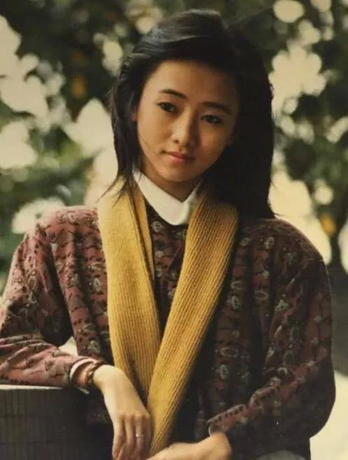 出身清华世家，以“*星艳**”出名，她到底有多疯？