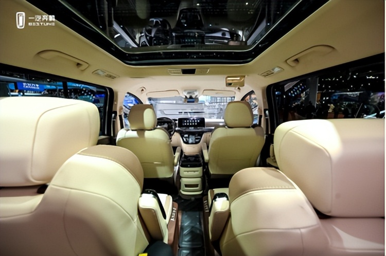 m9明星展台,一汽奔腾M9正式上市