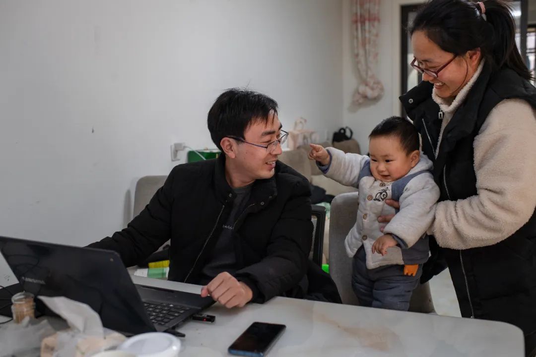 大学生求职时不应该以薪资为重,大学生求职时应不应该以薪水为重