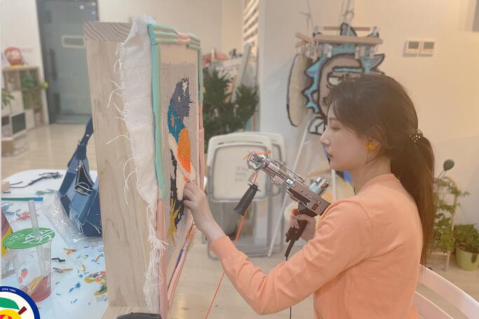 马凡舒央视造型,马凡舒与月亮姐姐同框