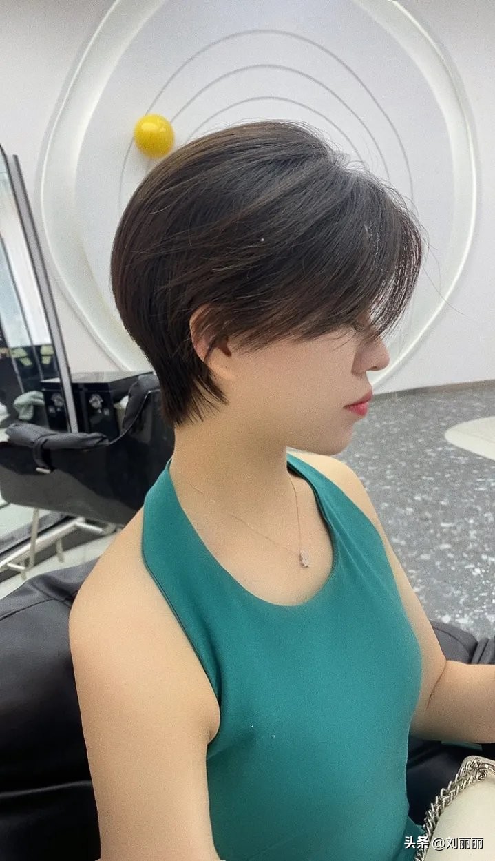 立秋第一个发型,立秋发型