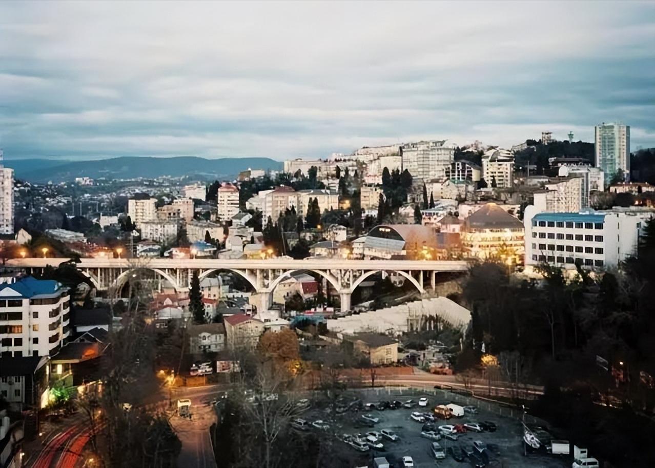 离天堂最近的地方高加索,俄罗斯的天堂在哪里