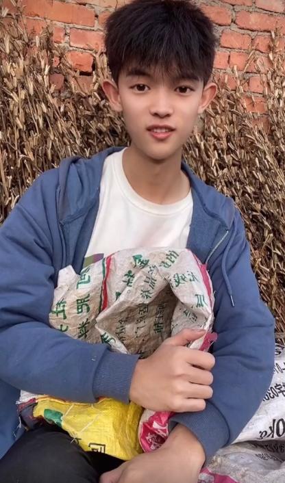 苏小宇之前不是有一千多万粉丝吗,最穷的网红苏小宇