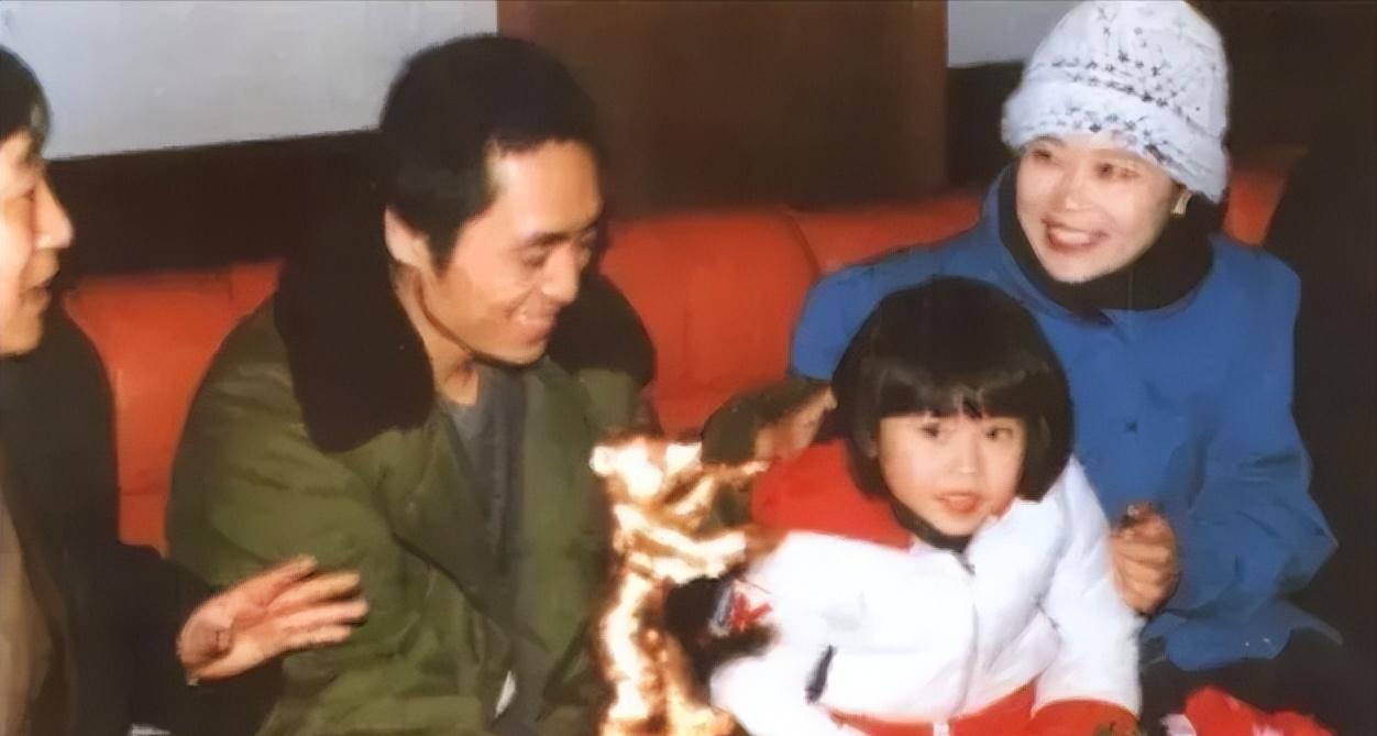 张艺谋毕业典礼,张艺谋参加长子毕业礼