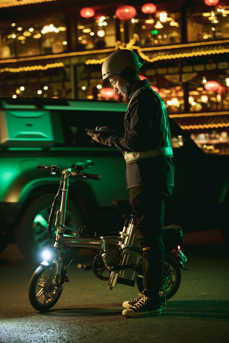 上海醉酒女子殴打代驾完整版,上海一醉酒女子殴打代驾