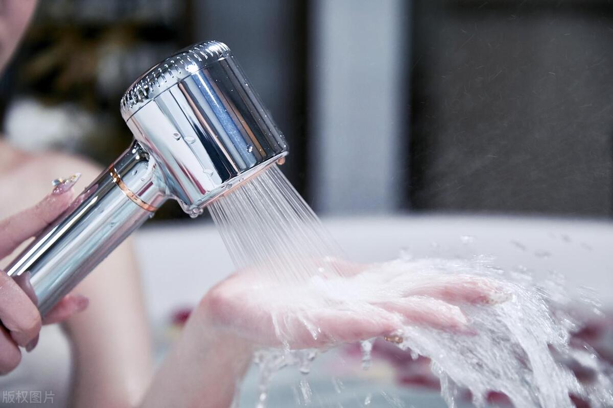 老公出差，跟闺蜜一起去按摩，用了店里的毛巾，回家后*处私**很难受