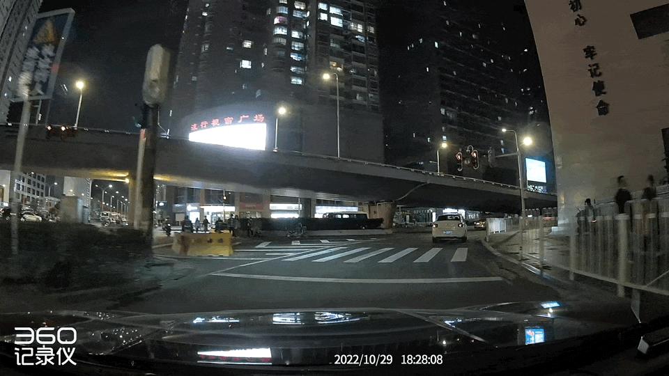 4K画质+四代鹰眼夜视+轨迹AI检索——360行车记录仪G900