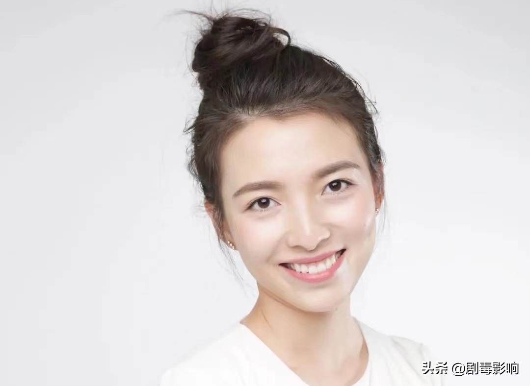 上海电视台离职女主持人,新闻女主持人离职当网红