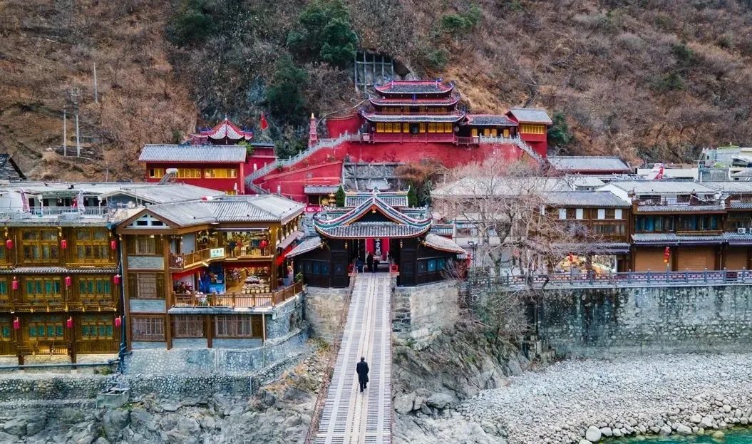 甘孜文旅局长化身侠客火出圈,火出圈啦